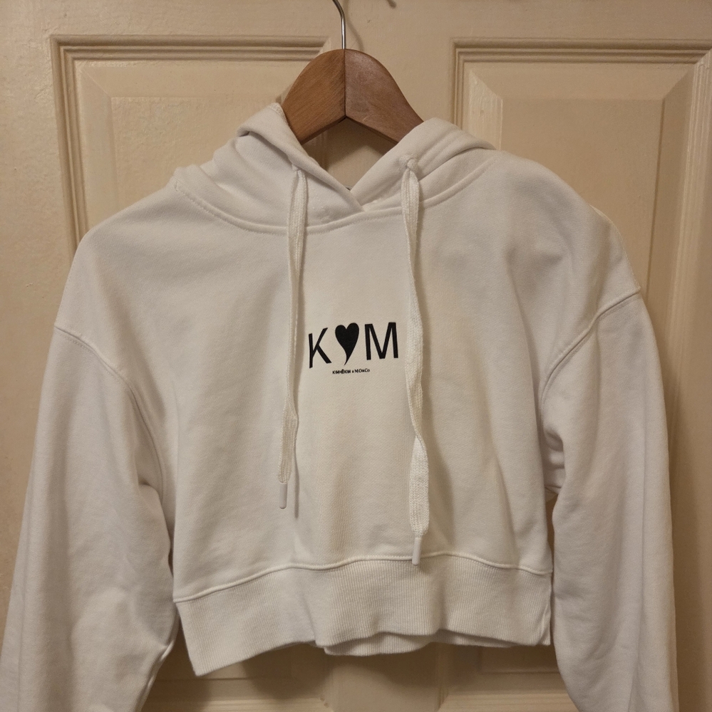 KIMHEKIM X MO&Co cropped hoodie